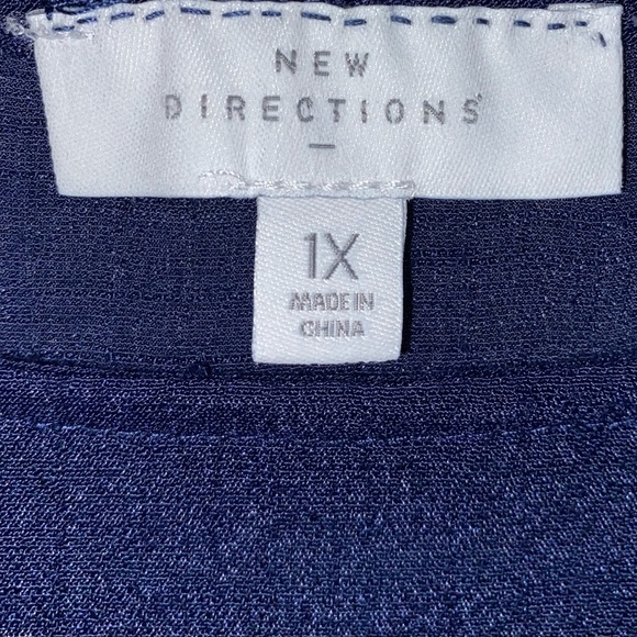 New Directions Navy Blue Tiered
Swing Top Blouse Long Bell
Sleeve Ladies Size 1X - Picture 4 of 7
